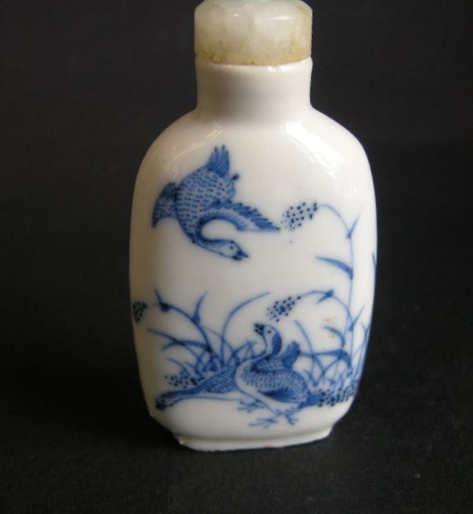 Snuff bottle painted in underglaze blue  of geeses in the millets | MasterArt